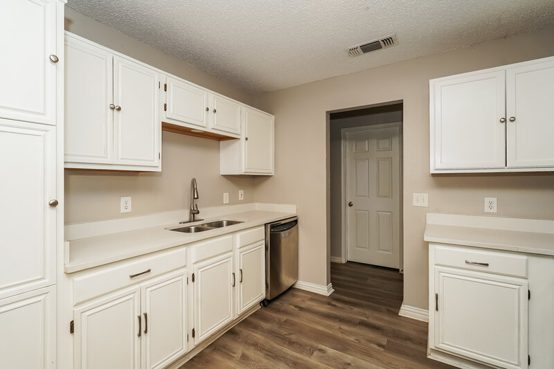 1,935/Mo, 556 Blue Haze Dr Fort Worth, TX 76108 Kitchen View 2