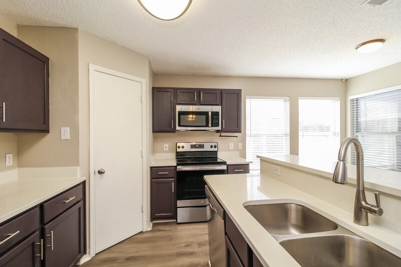2,725/Mo, 2038 Peregrine Ct Lewisville, TX 75077 Kitchen View