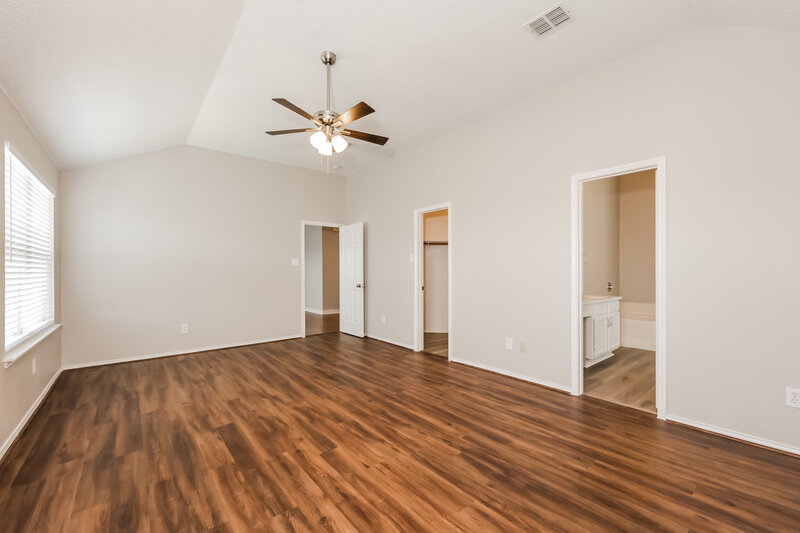 2,700/Mo, 261 Heritage Dr Crowley, TX 76036 Main Bedroom View 2