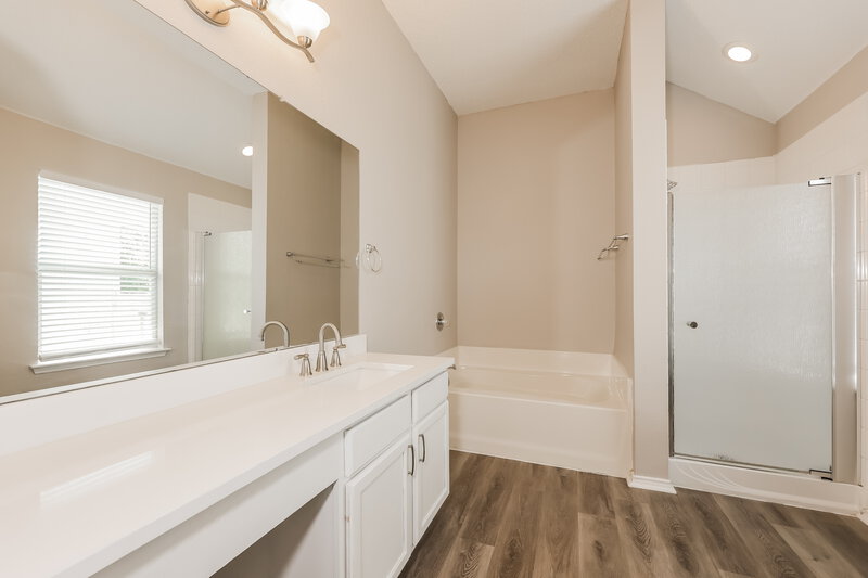 2,700/Mo, 261 Heritage Dr Crowley, TX 76036 Main Bathroom View