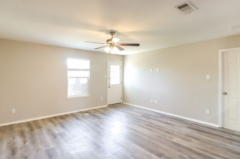 1,975/Mo, 5809 Mirror Ridge Dr Fort Worth, TX 76179 Living Room View
