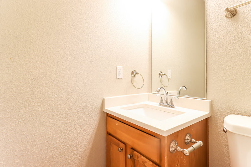 1,975/Mo, 5809 Mirror Ridge Dr Fort Worth, TX 76179 Main Bathroom View