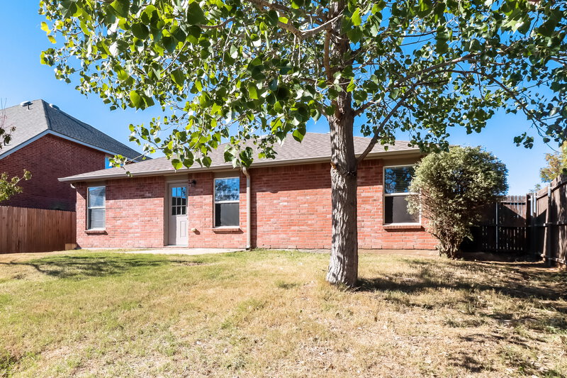 1,975/Mo, 5809 Mirror Ridge Dr Fort Worth, TX 76179 Rear View 2