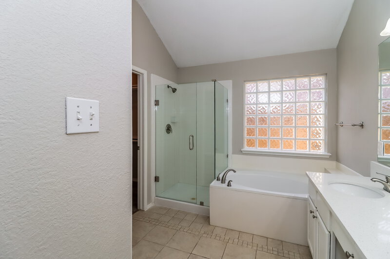 2,550/Mo, 6701 Andress Dr Fort Worth, TX 76132 Main Bathroom View