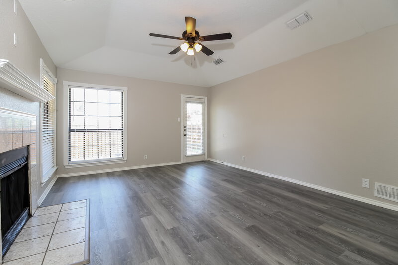 2,010/Mo, 3320 Brooke St Denton, TX 76207 Living Room View