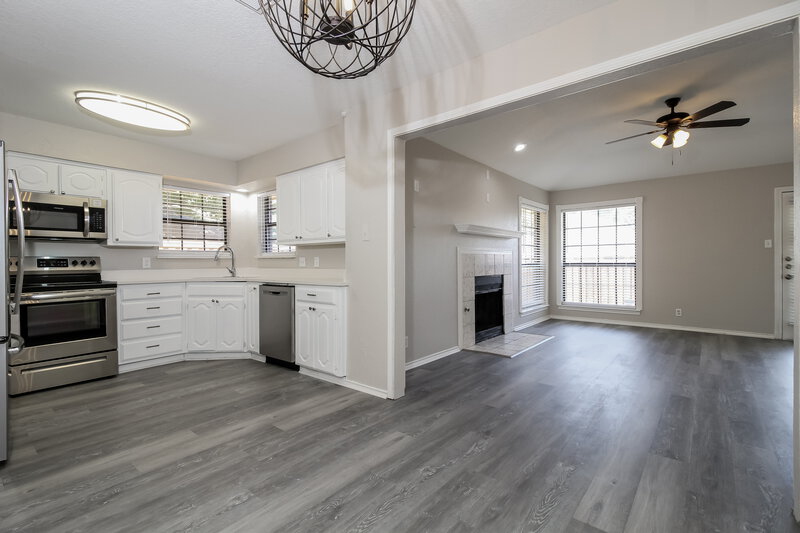 2,010/Mo, 3320 Brooke St Denton, TX 76207 Living Room View 3