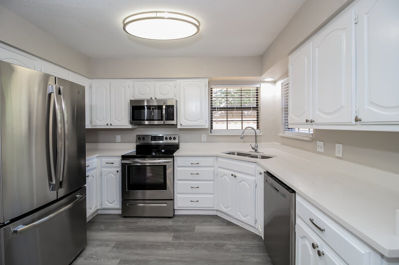 2,010/Mo, 3320 Brooke St Denton, TX 76207 Kitchen View