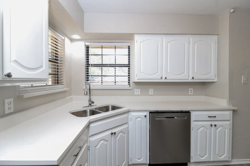 2,010/Mo, 3320 Brooke St Denton, TX 76207 Kitchen View 2