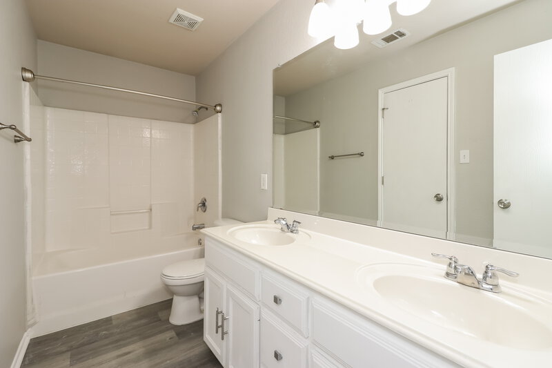2,005/Mo, 2052 Graham Ranch Rd Fort Worth, TX 76134 Main Bathroom View