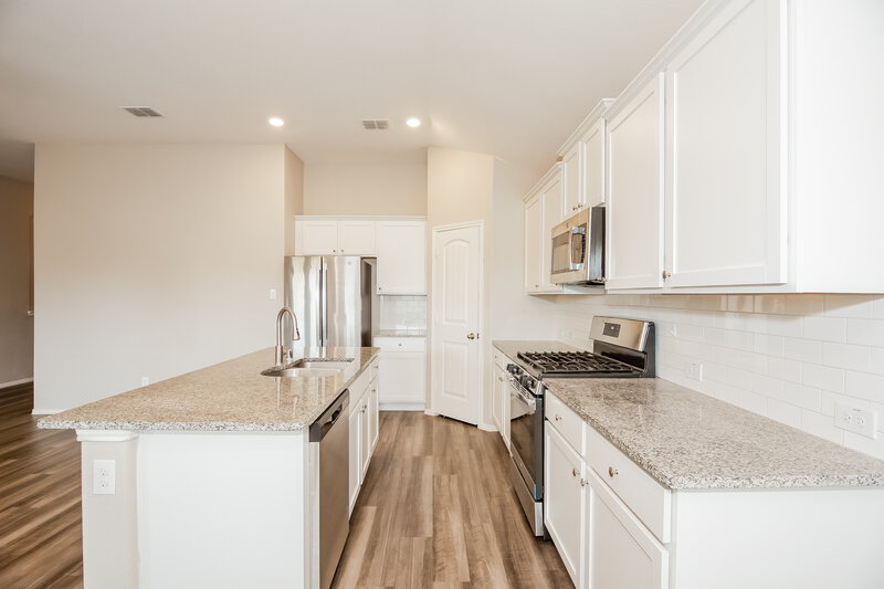 2,315/Mo, 1310 Acmite Ave Cross Roads, TX 76227 Kitchen View