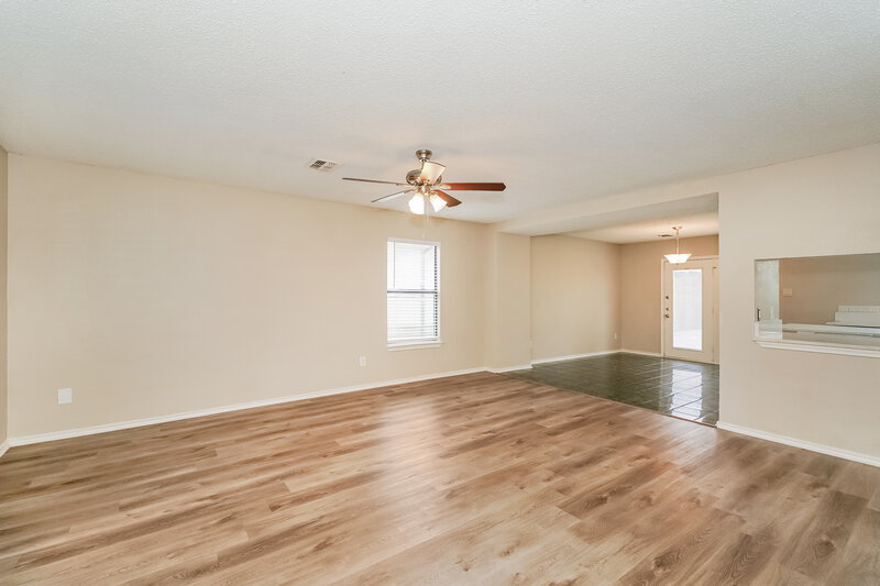 2,215/Mo, 3355 Chapel Pointe Trl Fort Worth, TX 76116 Living Room View 3