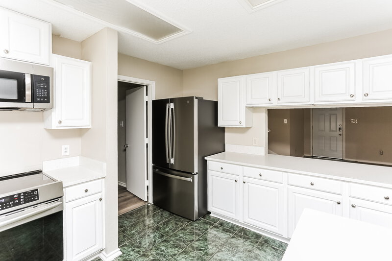 2,200/Mo, 3355 Chapel Pointe Trl Fort Worth, TX 76116 Kitchen View 2