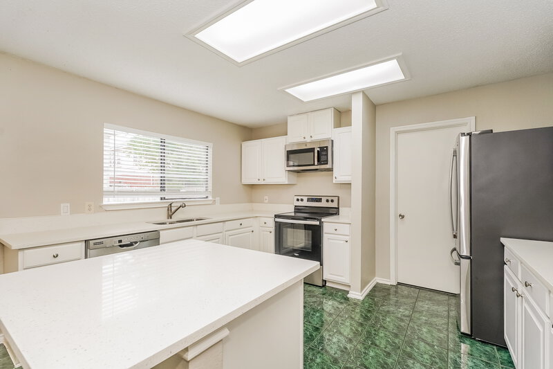 2,215/Mo, 3355 Chapel Pointe Trl Fort Worth, TX 76116 Kitchen View