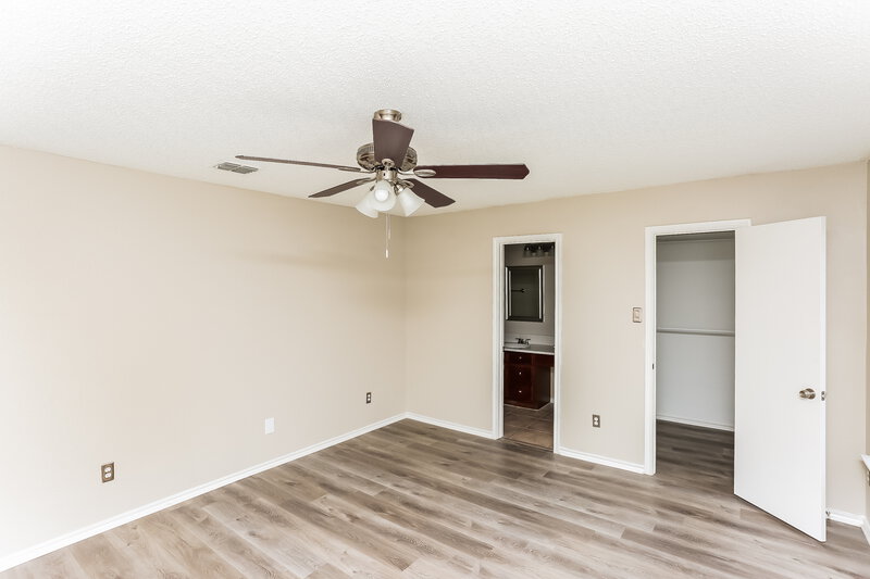 2,200/Mo, 3355 Chapel Pointe Trl Fort Worth, TX 76116 Main Bedroom View