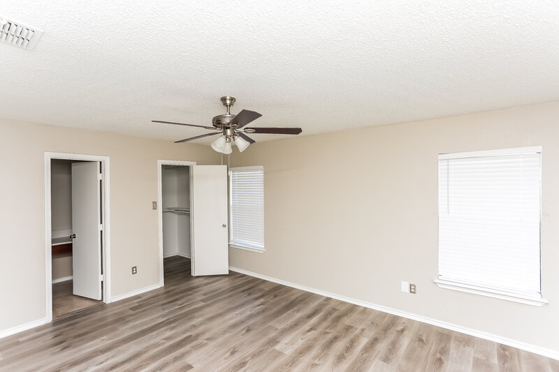 2,200/Mo, 3355 Chapel Pointe Trl Fort Worth, TX 76116 Main Bedroom View 3