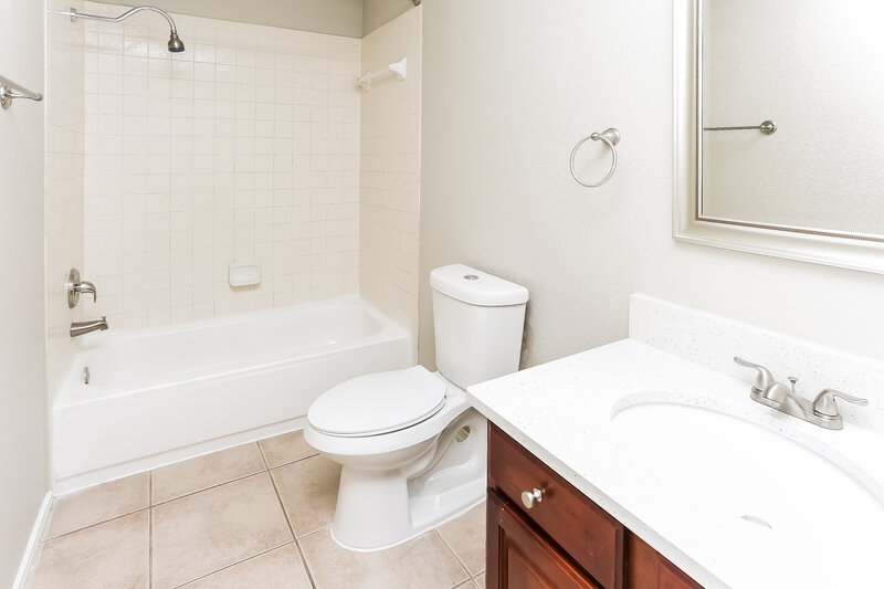 2,200/Mo, 3355 Chapel Pointe Trl Fort Worth, TX 76116 Main Bathroom View