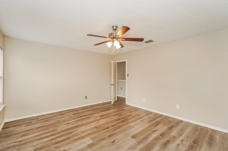 2,215/Mo, 3355 Chapel Pointe Trl Fort Worth, TX 76116 Main Bedroom View 2