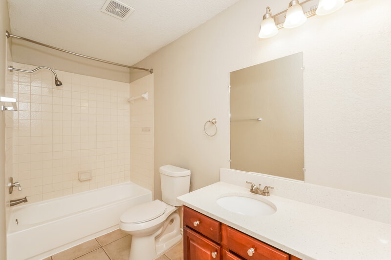 2,215/Mo, 3355 Chapel Pointe Trl Fort Worth, TX 76116 Main Bathroom View
