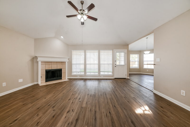 2,315/Mo, 313 Willow Creek Dr Glenn Heights, TX 75154 Living Room View