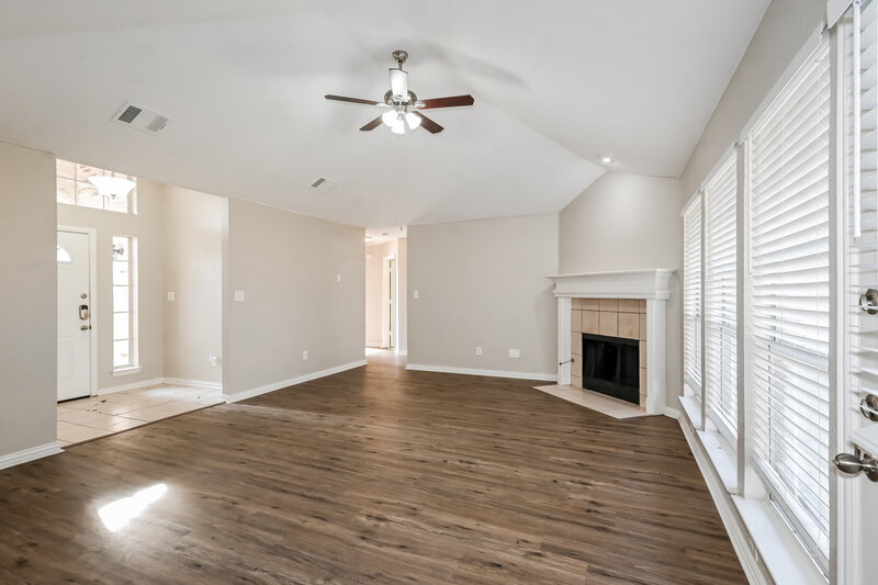 2,315/Mo, 313 Willow Creek Dr Glenn Heights, TX 75154 Living Room View 2