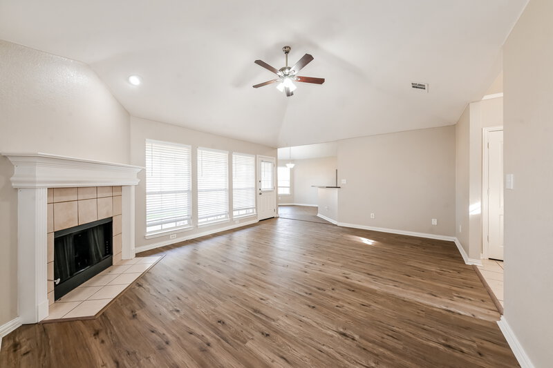 2,315/Mo, 313 Willow Creek Dr Glenn Heights, TX 75154 Living Room View 4