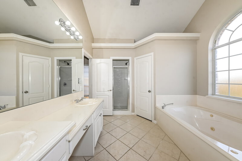 2,315/Mo, 313 Willow Creek Dr Glenn Heights, TX 75154 Main Bathroom View