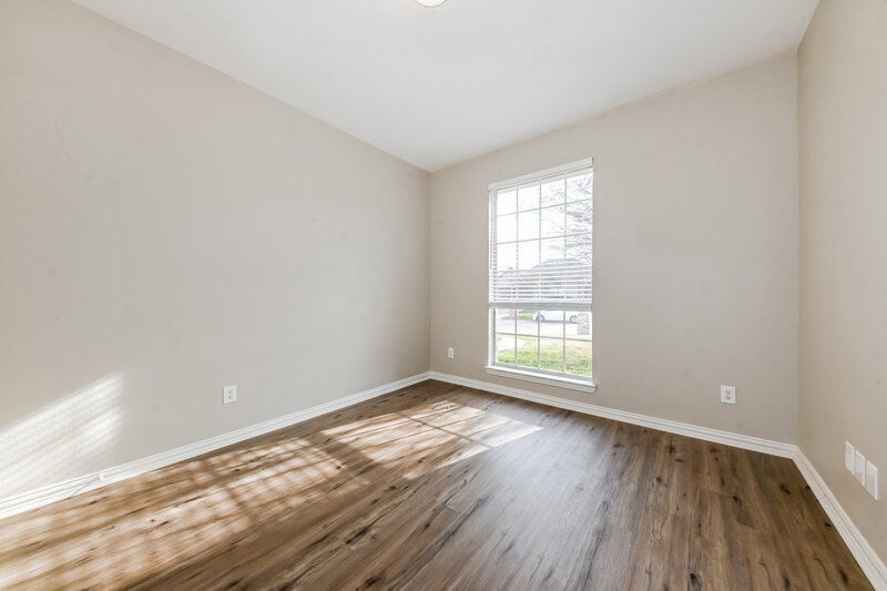 2,315/Mo, 313 Willow Creek Dr Glenn Heights, TX 75154 Bedroom View 2