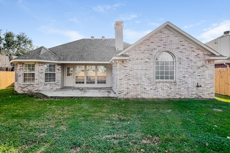 2,315/Mo, 313 Willow Creek Dr Glenn Heights, TX 75154 Rear View
