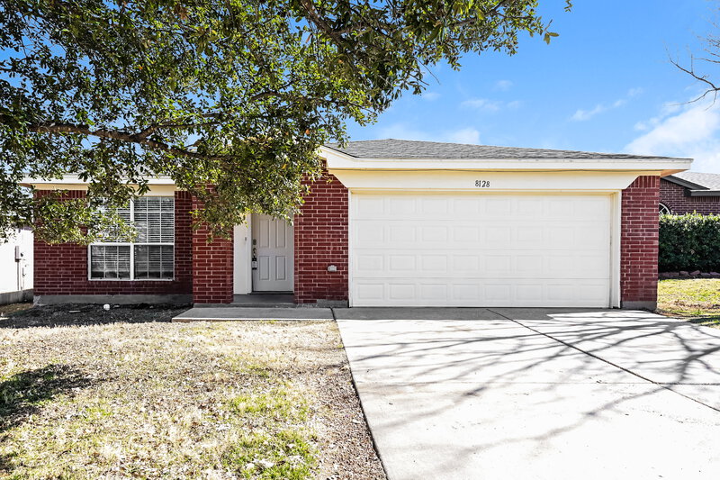 2,080/Mo, 8128 Twin Oaks Trail Fort Worth, TX 76134 External View