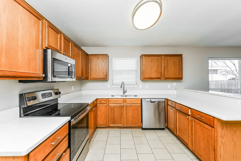 2,080/Mo, 8128 Twin Oaks Trail Fort Worth, TX 76134 Kitchen View