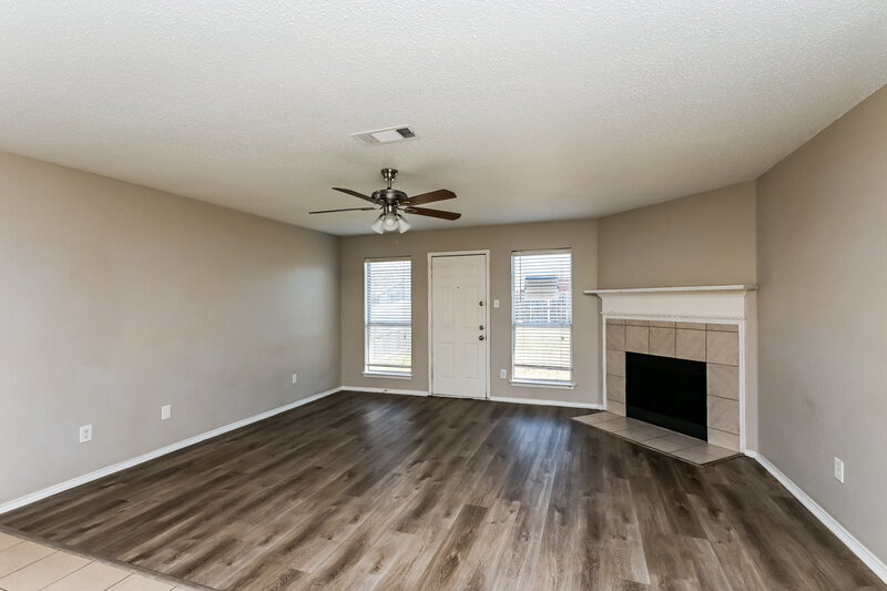2,080/Mo, 8128 Twin Oaks Trail Fort Worth, TX 76134 Family Room View