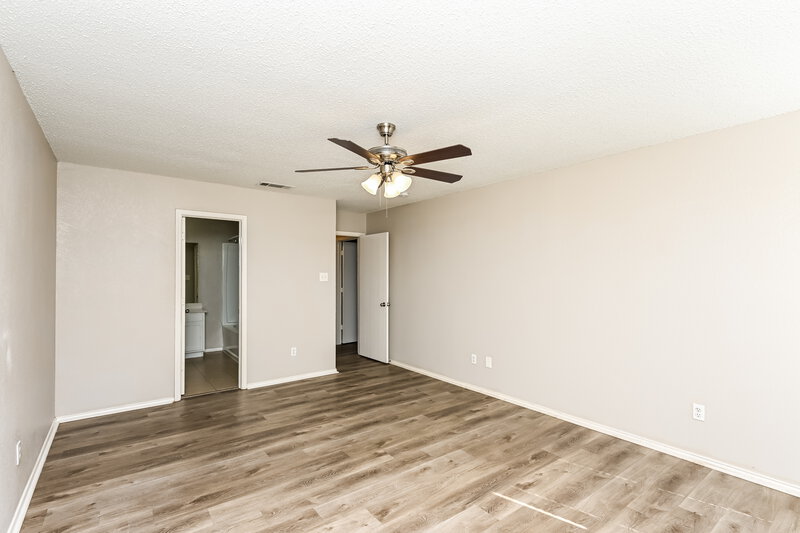 2,080/Mo, 8128 Twin Oaks Trail Fort Worth, TX 76134 Main Bedroom View