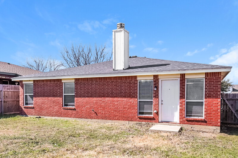 2,080/Mo, 8128 Twin Oaks Trail Fort Worth, TX 76134 Rear View