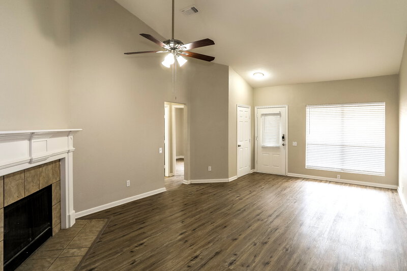 2,110/Mo, 4600 Winterhazel Dr Fort Worth, TX 76137 Living Room View