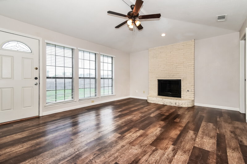 2,110/Mo, 3315 Kellie St Sachse, TX 75048 Living Room View