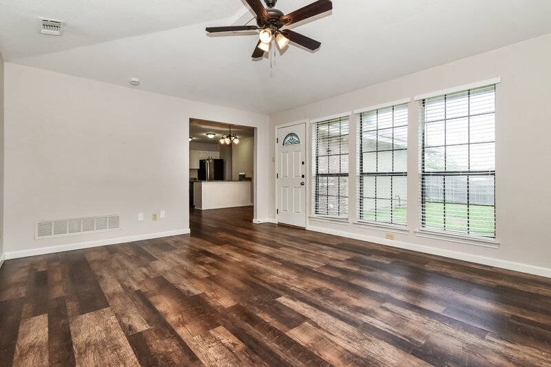 2,110/Mo, 3315 Kellie St Sachse, TX 75048 Living Room View 2