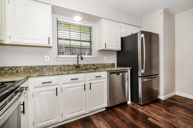 2,110/Mo, 3315 Kellie St Sachse, TX 75048 Kitchen View 3