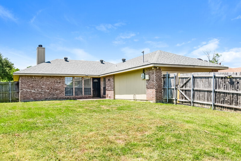 2,110/Mo, 3315 Kellie St Sachse, TX 75048 Rear View