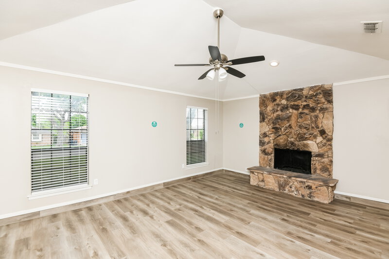 1,895/Mo, 3741 Misty Meadow Dr Fort Worth, TX 76133 Living Room View