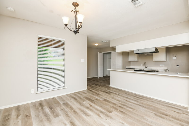 1,895/Mo, 3741 Misty Meadow Dr Fort Worth, TX 76133 Living Room View 3