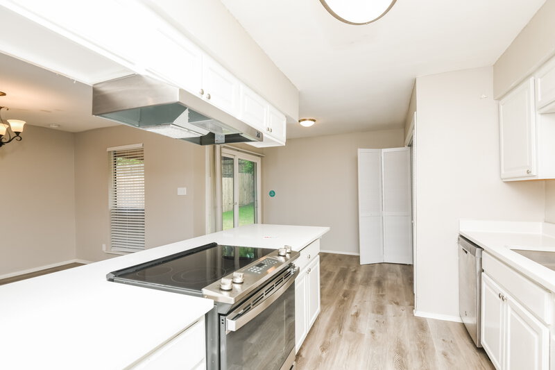 1,895/Mo, 3741 Misty Meadow Dr Fort Worth, TX 76133 Kitchen View