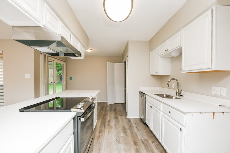 1,895/Mo, 3741 Misty Meadow Dr Fort Worth, TX 76133 Kitchen View 3