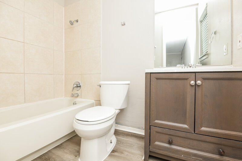 1,895/Mo, 3741 Misty Meadow Dr Fort Worth, TX 76133 Main Bathroom View