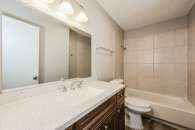 1,970/Mo, 3741 Misty Meadow Dr Fort Worth, TX 76133 Main Bathroom View