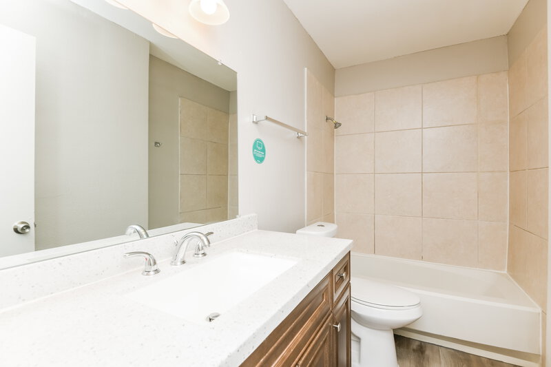 1,895/Mo, 3741 Misty Meadow Dr Fort Worth, TX 76133 Bathroom View
