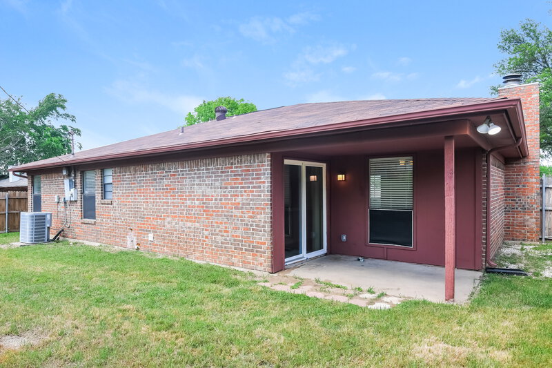 1,895/Mo, 3741 Misty Meadow Dr Fort Worth, TX 76133 Rear View