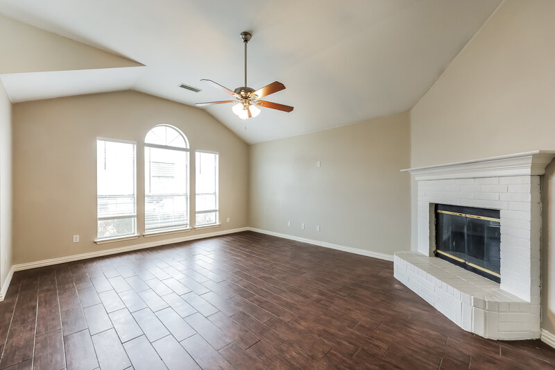 2,170/Mo, 5800 Magnum Dr Arlington, TX 76018 Living Room View
