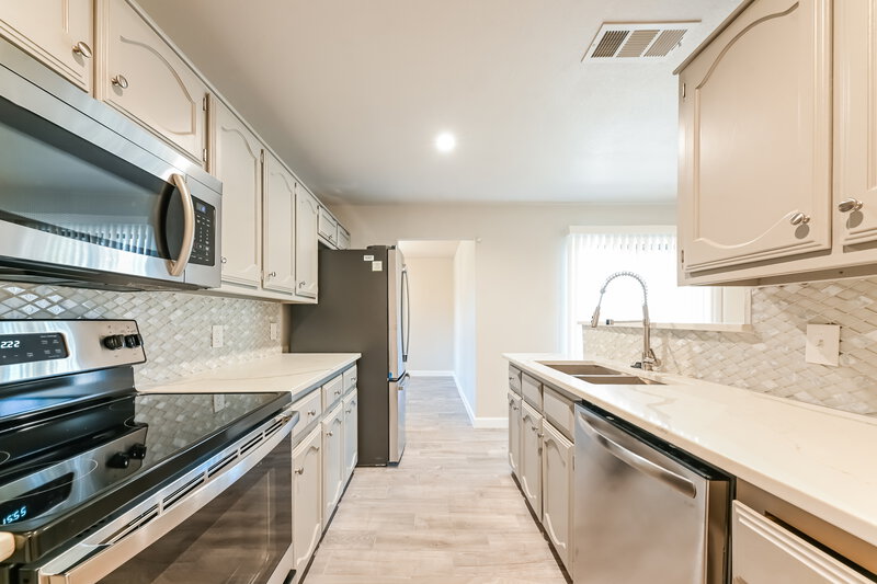 2,070/Mo, 1330 Heather Run Dr Duncanville, TX 75137 Kitchen View