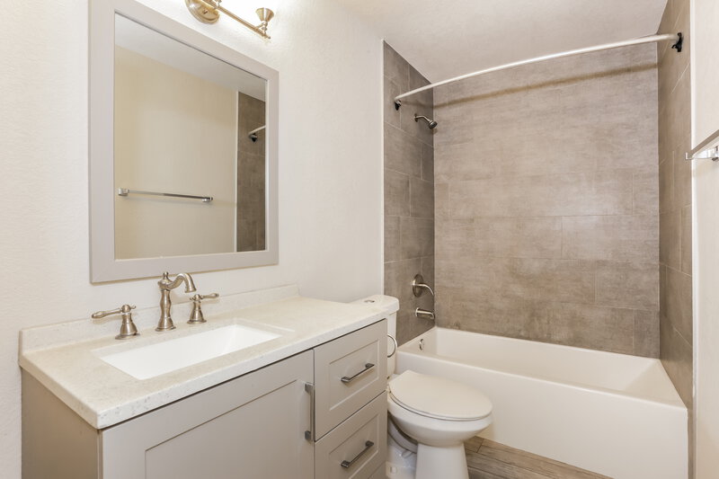 1,925/Mo, 1330 Heather Run Dr Duncanville, TX 75137 Main Bathroom View