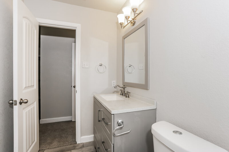 1,925/Mo, 1330 Heather Run Dr Duncanville, TX 75137 Main Bathroom View 2